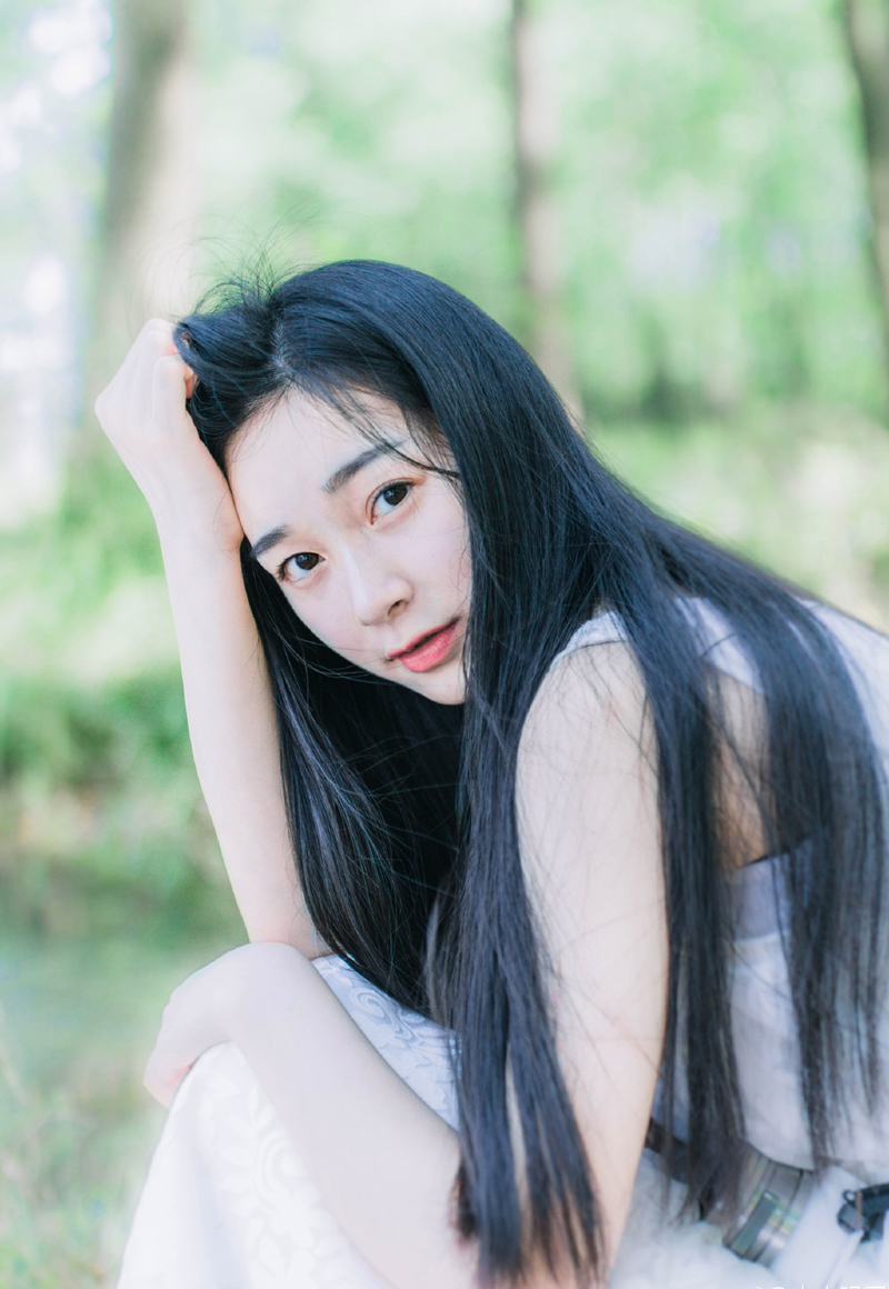 “拭目以待吧。”庞统微笑道，随后看向众人道：“却不知张任如今何在？”